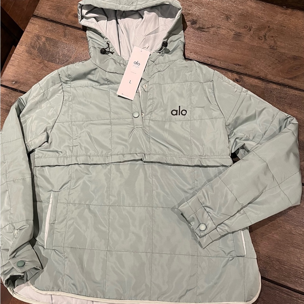 ALO Yoga Women's Light Gray Puffer Jacket